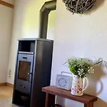 בית נופש Reetdachhaus Fuer Erholsamen Familienurlaub By Interhome *