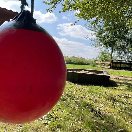 Casa vacanze Reetdachhaus Fuer Erholsamen Familienurlaub By Interhome Norderfriedrichskoog